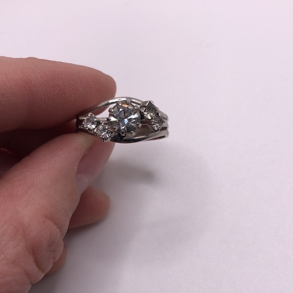 Vintage Rhinestone Ring - Picture 4 of 6